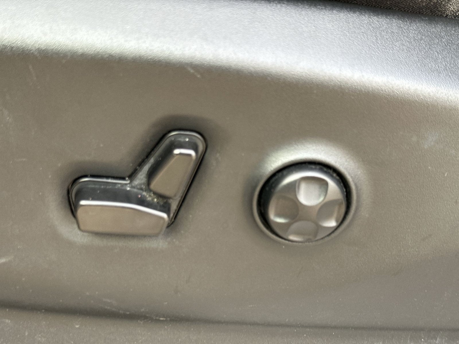 Used 2024 Chrysler Pacifica Touring-L FWD image 15