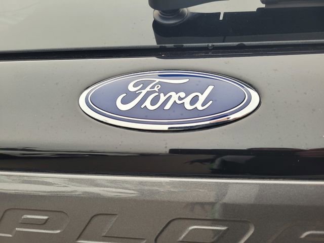 Certified 2022 Ford Explorer XLT w/ Equipment Group 202A image 7