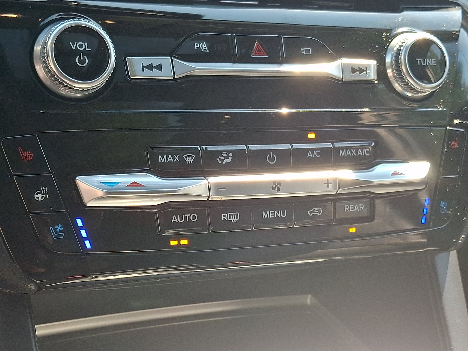Certified 2023 Ford Explorer Limited w/ Limited Technology Package AWD/4WD image 19