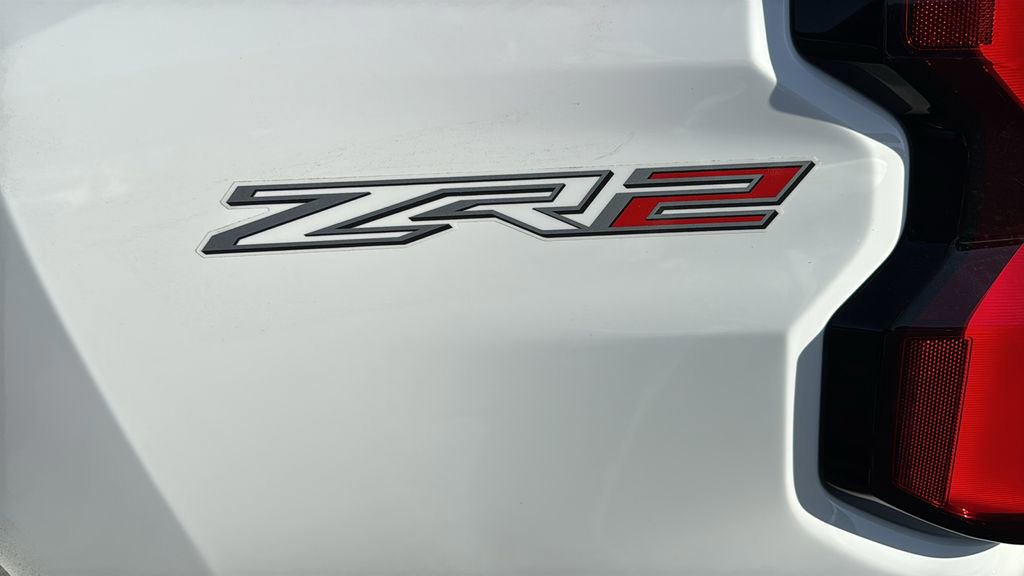 Used 2025 Chevrolet Colorado ZR2 w/ Technology Package image 10
