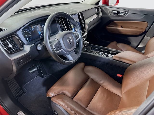 Used 2019 Volvo XC60 T5 Momentum w/ Multimedia Package image 12