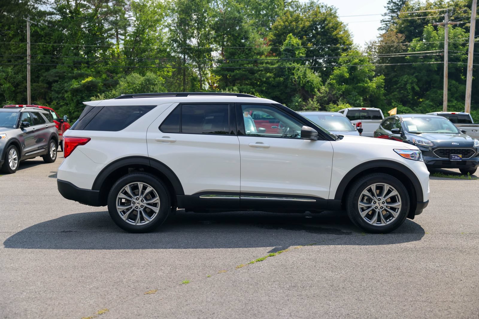 Certified 2023 Ford Explorer XLT w/ Equipment Group 202A AWD/4WD image 4