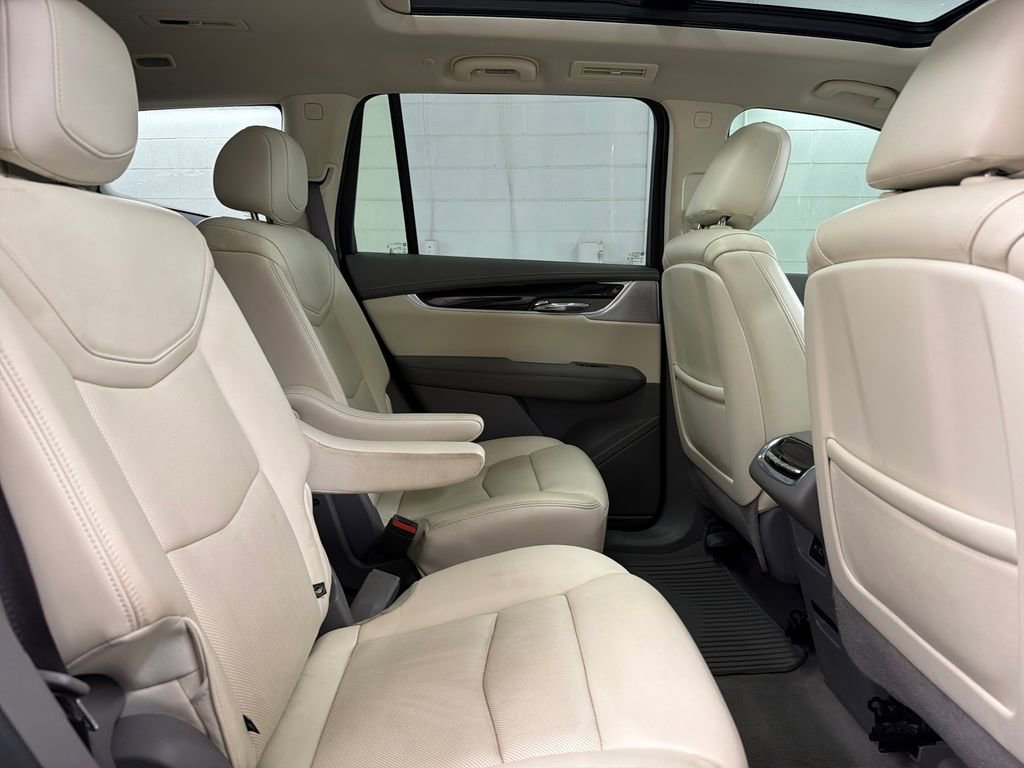 Used 2020 Cadillac XT6 Premium Luxury FWD image 32