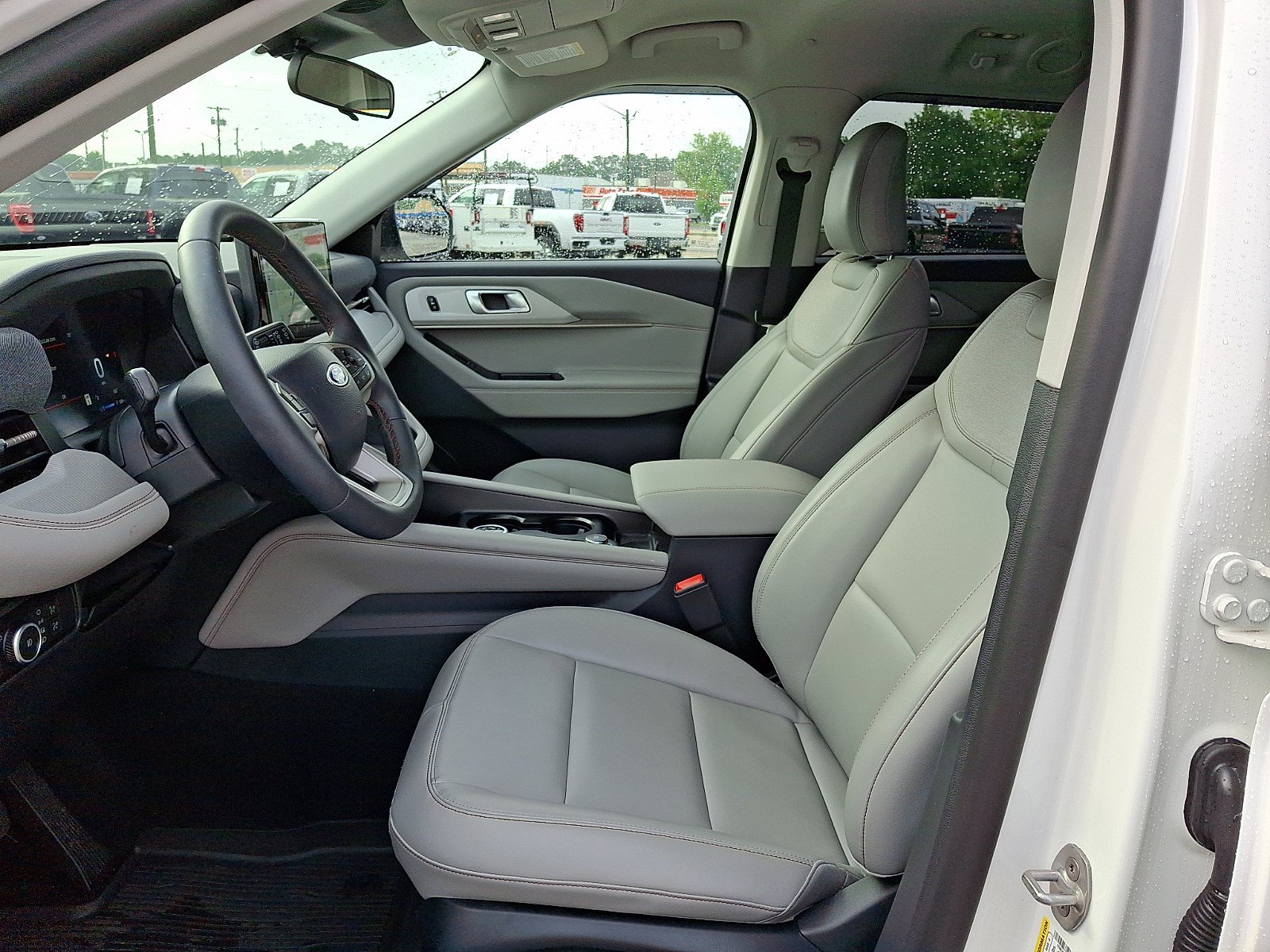Certified 2026 Ford Explorer Active w/ Active Comfort Package RWD image 12
