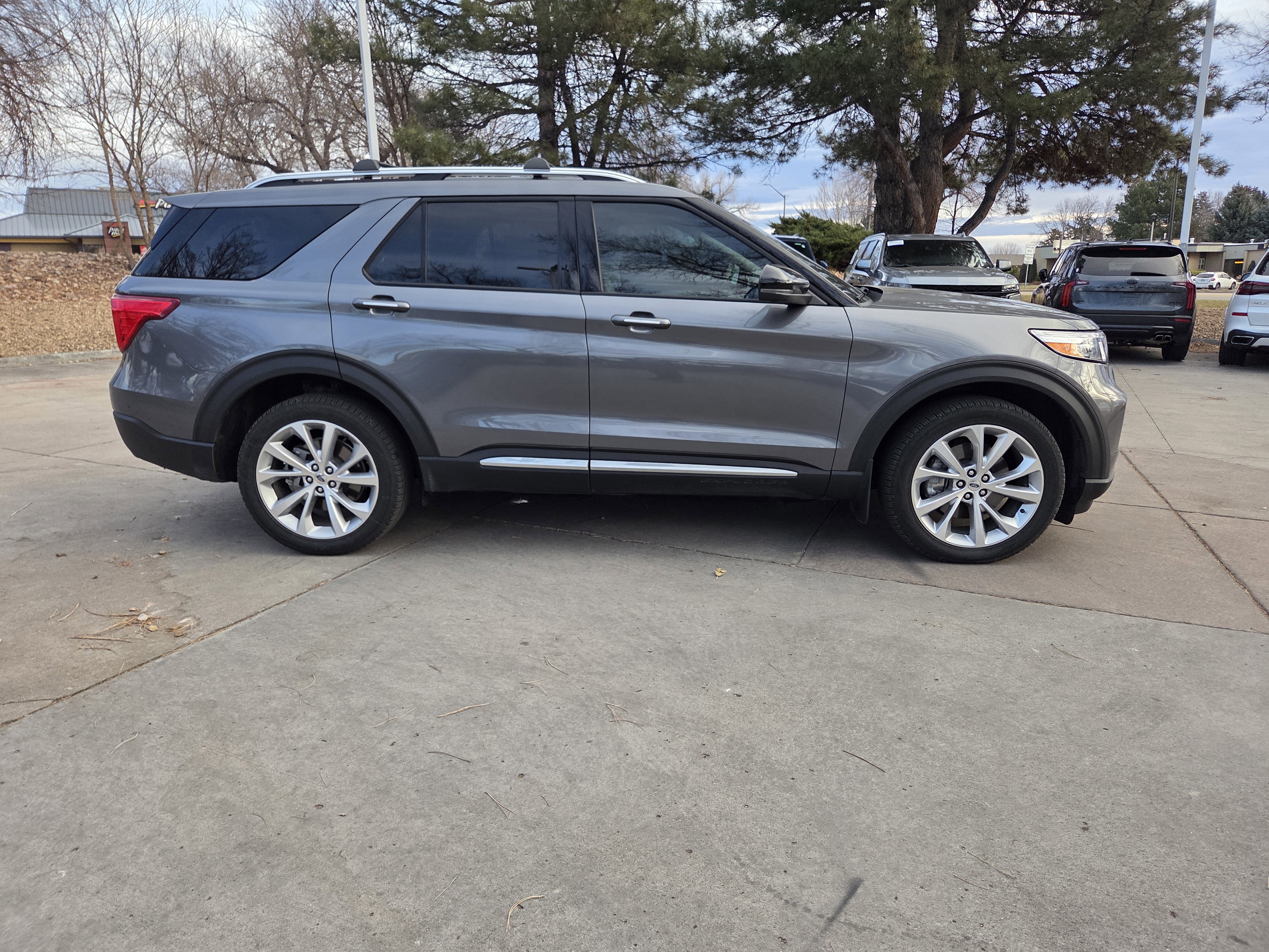 Certified 2022 Ford Explorer Platinum w/ Technology Package image 4