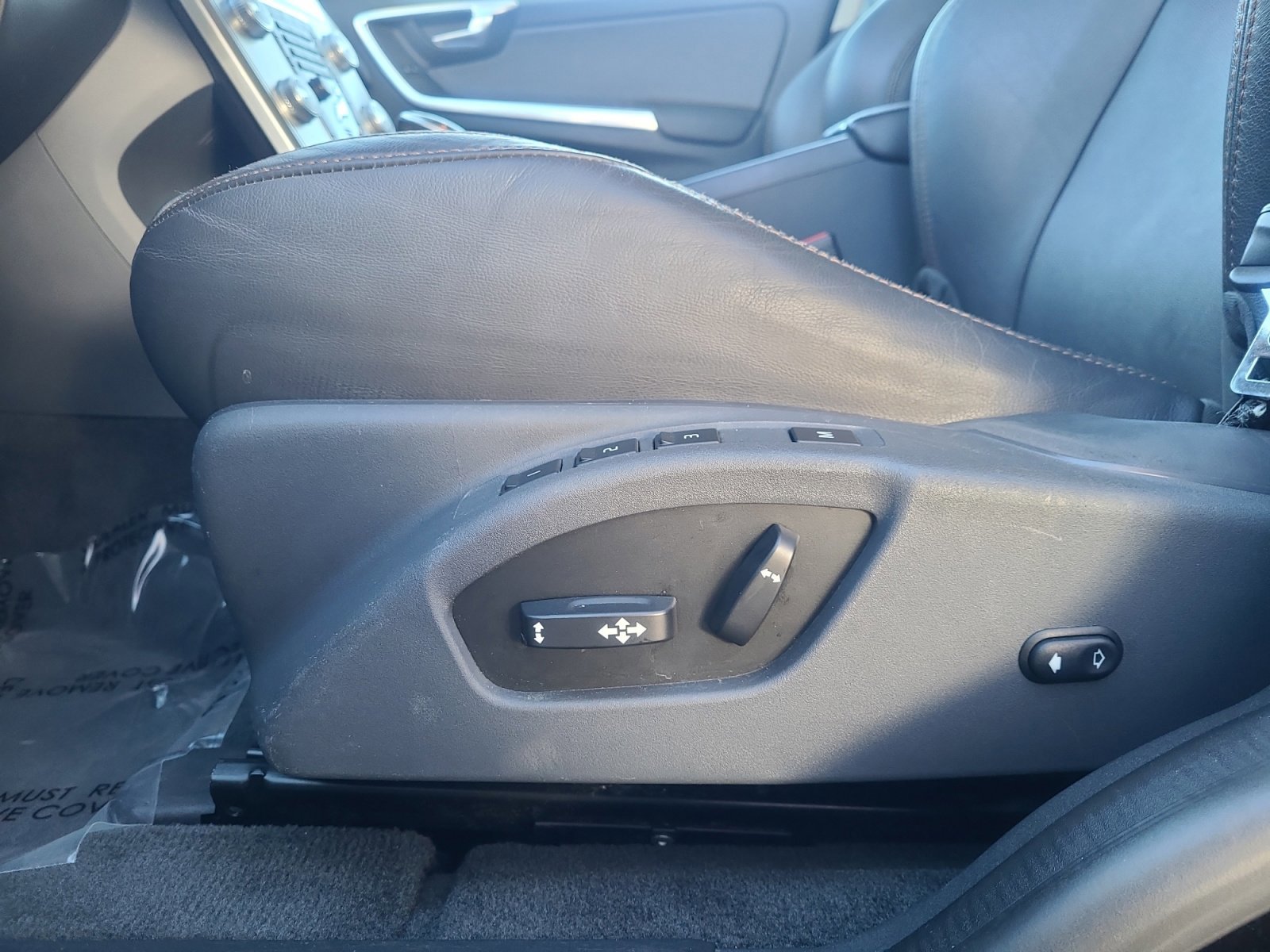 Used 2017 Volvo XC60 T5 Dynamic w/ Preferred Option Package image 14