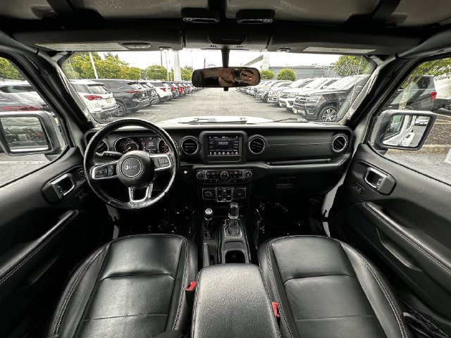 Used 2020 Jeep Wrangler Unlimited Sahara w/ Dual Top Group AWD/4WD image 3