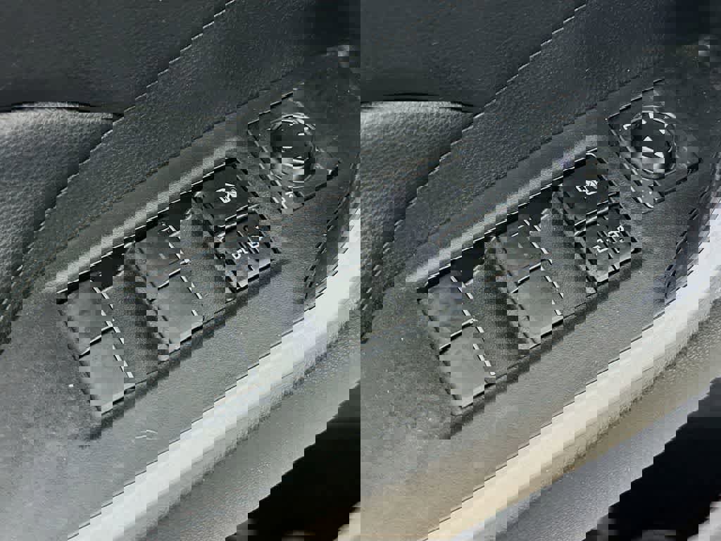 Used 2021 Toyota RAV4 XLE Premium image 28