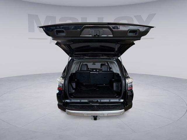 Used 2018 Toyota 4Runner TRD Off-Road Premium AWD/4WD image 19