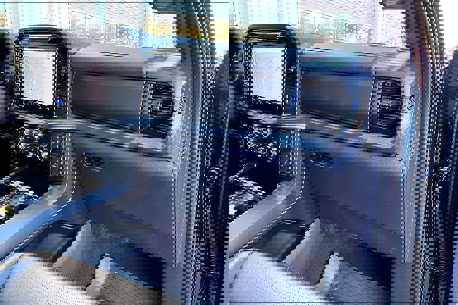 Certified 2025 Ford F150 Lariat w/ Equipment Group 501A Mid image 17