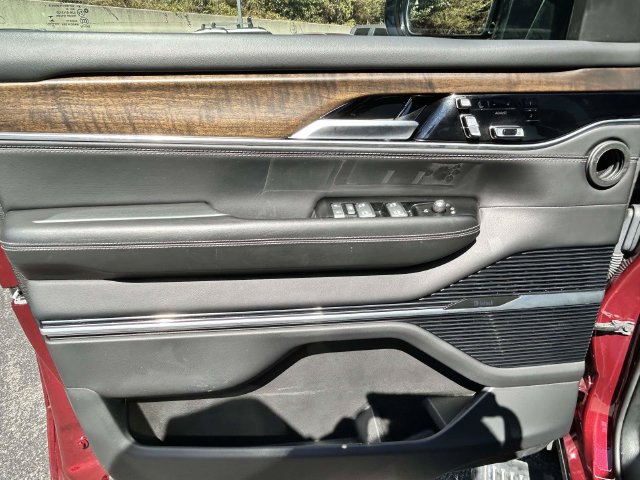 Used 2023 Jeep Grand Wagoneer Series II AWD/4WD image 17