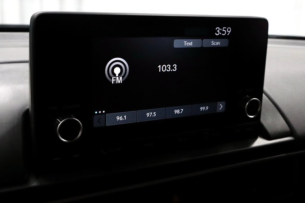 Used 2025 Honda Pilot Sport image 3
