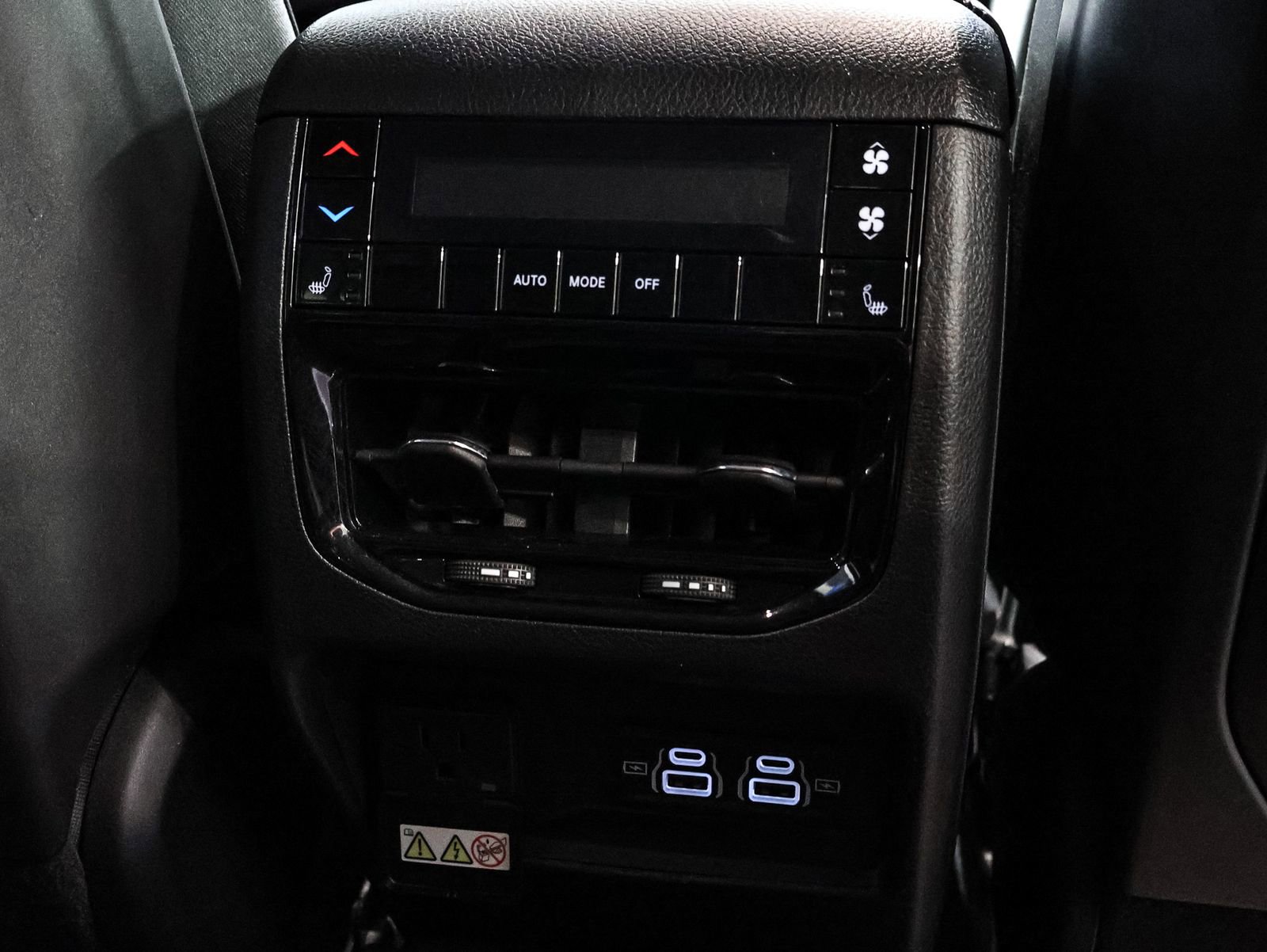 Used 2023 Jeep Grand Cherokee L Limited w/ Black Appearance Package AWD/4WD image 26