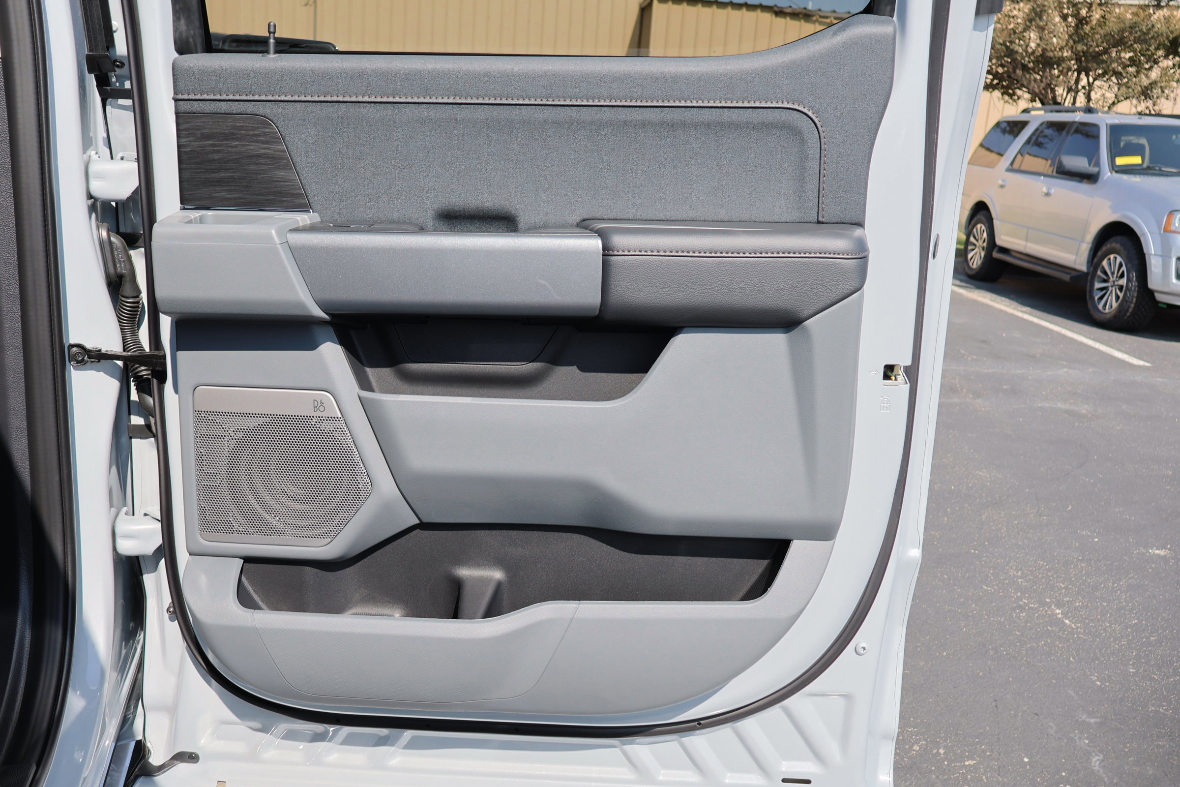 Certified 2025 Ford F150 Lariat w/ Equipment Group 501A Mid image 36