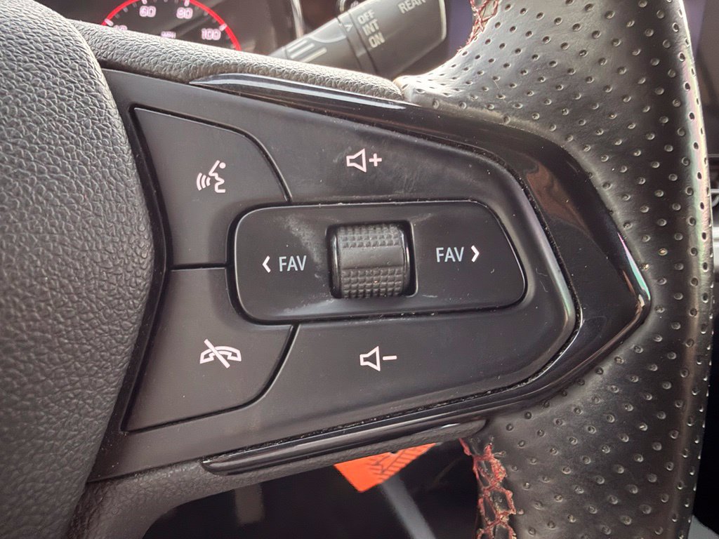 Used 2024 Chevrolet Trax RS FWD image 17