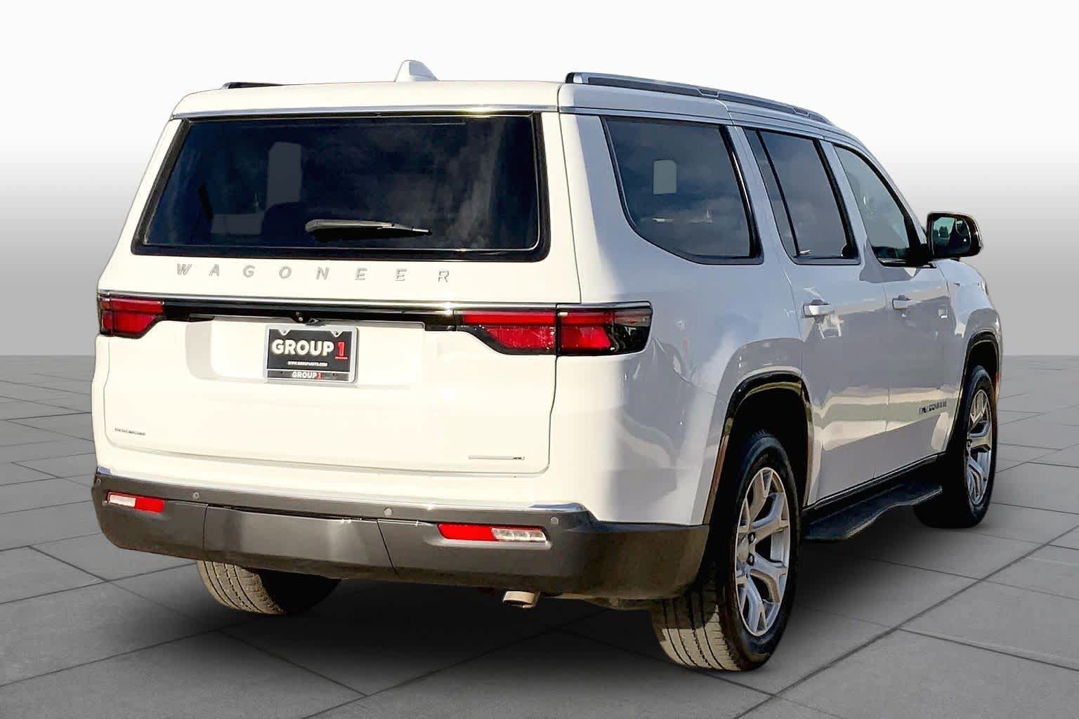 Used 2022 Jeep Wagoneer Series I w/ Premium Group I AWD/4WD image 13