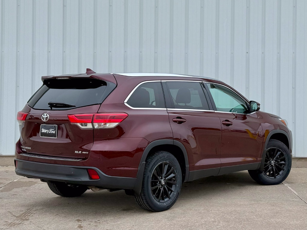 Used 2019 Toyota Highlander XLE AWD/4WD image 6