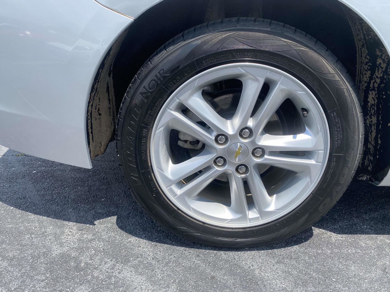 Used 2017 Chevrolet Cruze LT FWD image 8