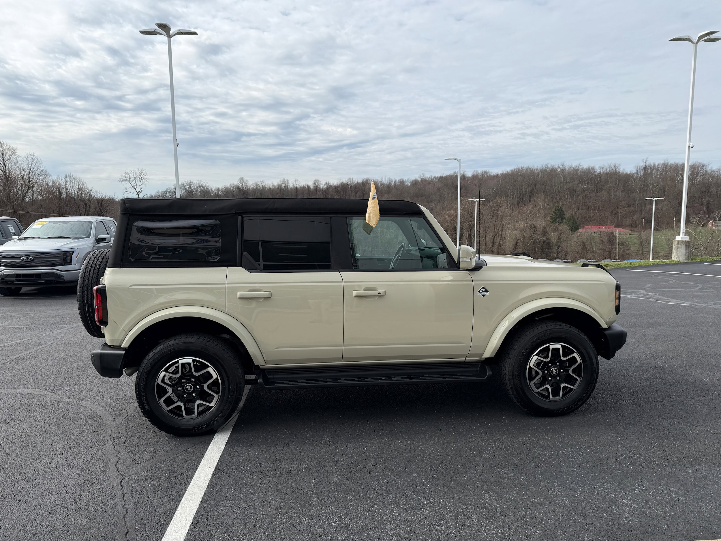 Certified 2025 Ford Bronco Outer Banks AWD/4WD image 4