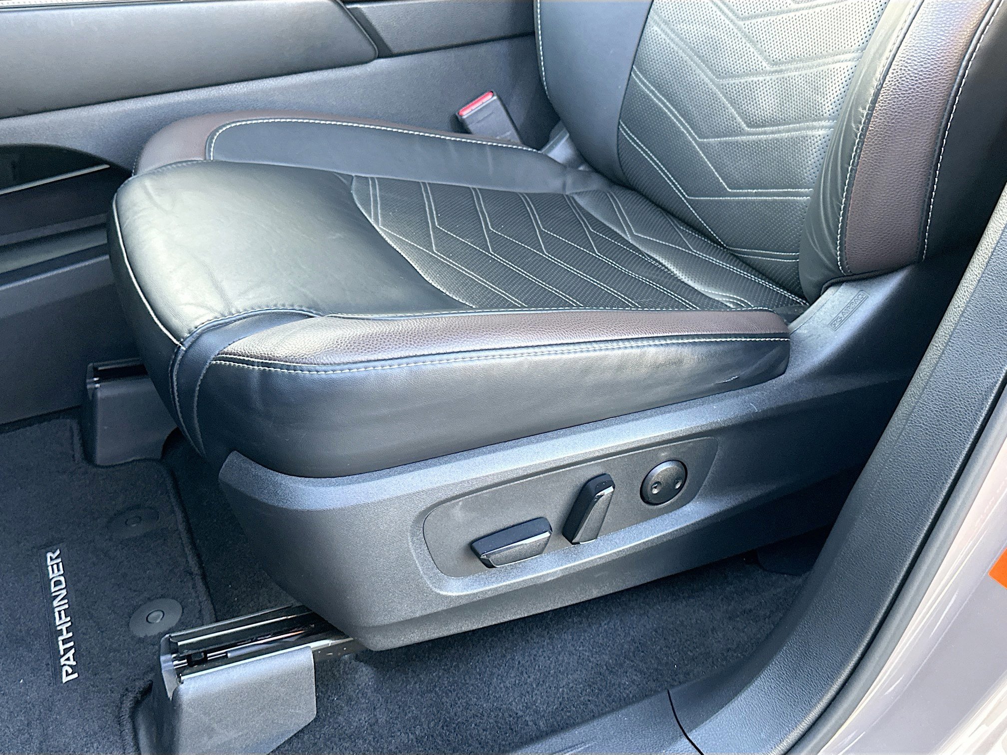 Used 2023 Nissan Pathfinder Platinum w/ Cargo Package image 20