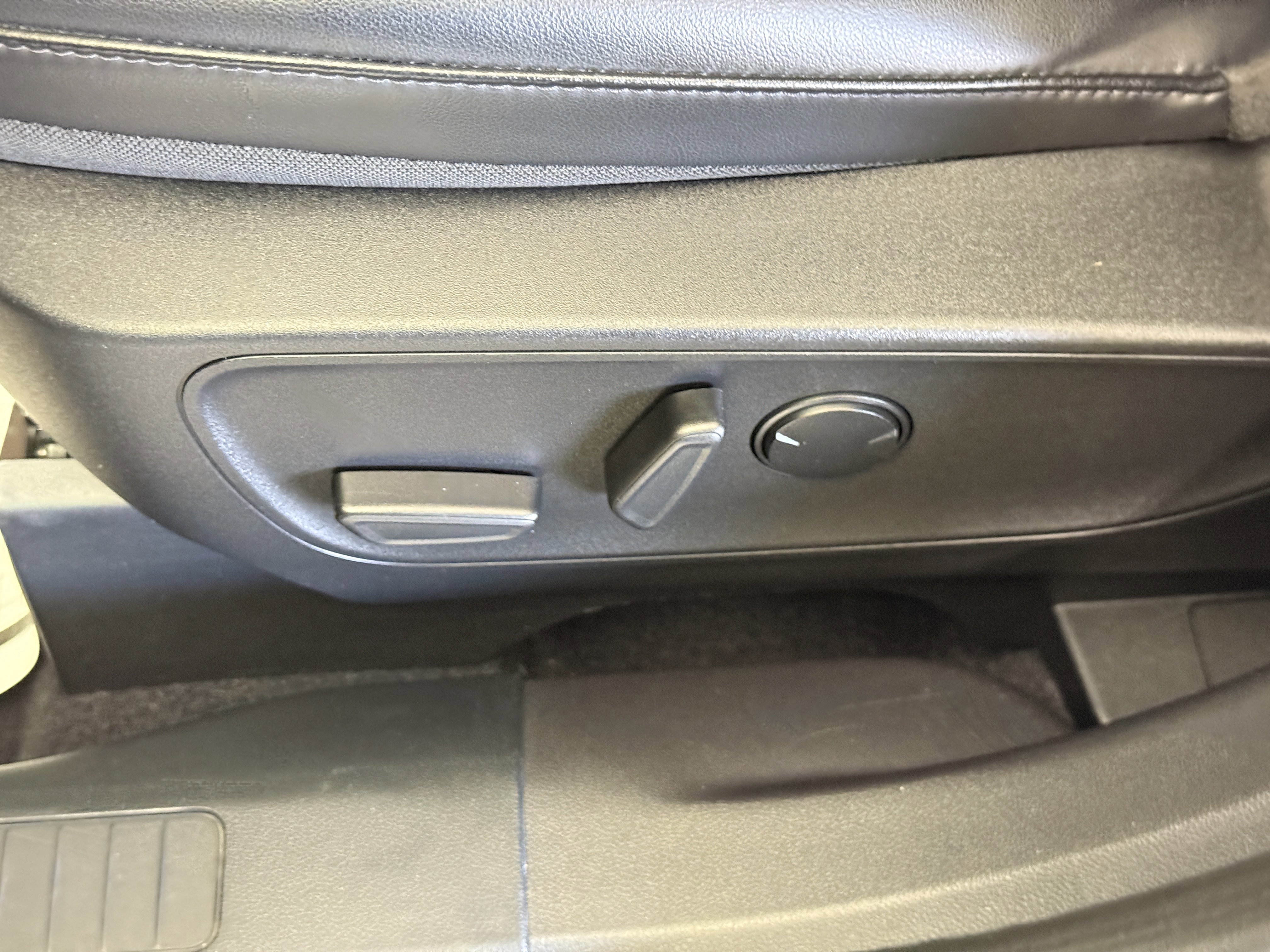 Certified 2023 Ford Escape ST-Line w/ Tech Pack #1 image 17