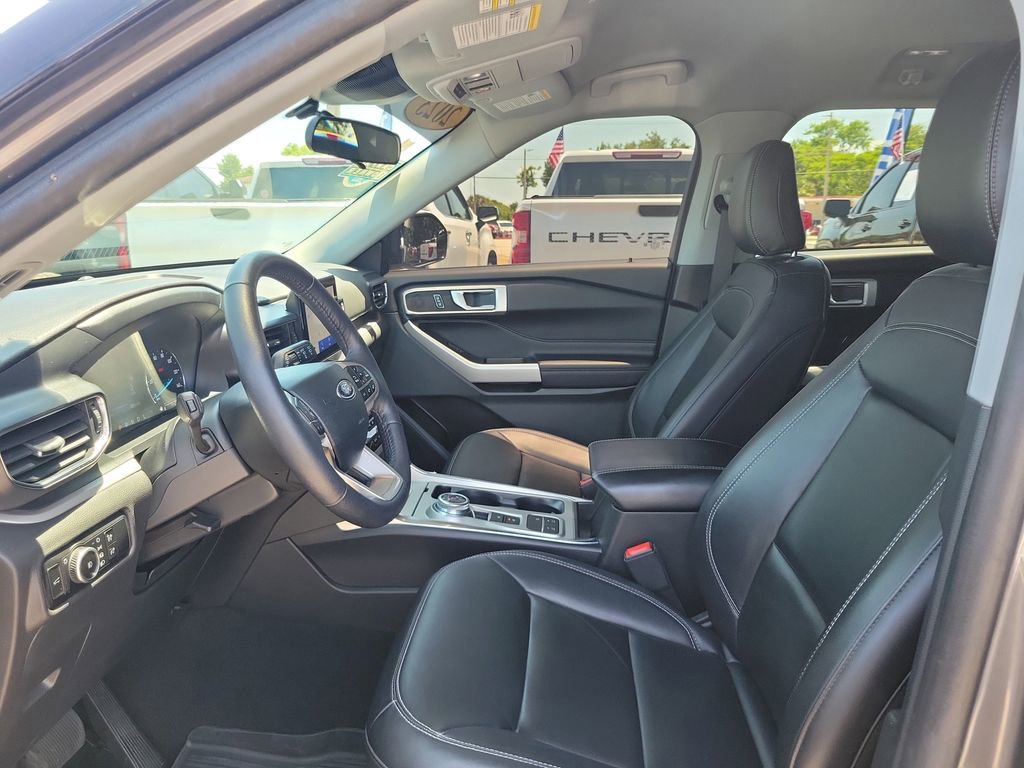 Certified 2023 Ford Explorer XLT w/ Equipment Group 202A RWD image 18