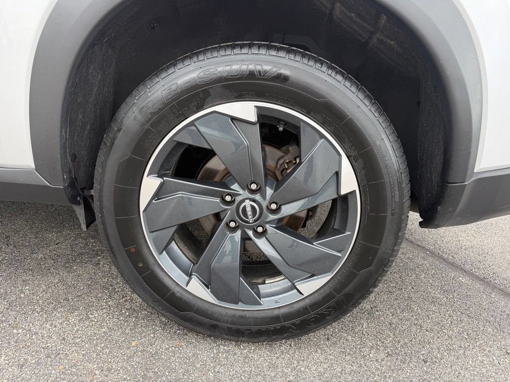Used 2024 Nissan Rogue SV AWD/4WD image 28