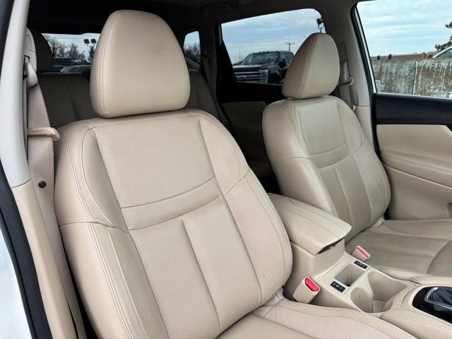 Used 2017 Nissan Rogue SL w/ SL Premium Package image 19