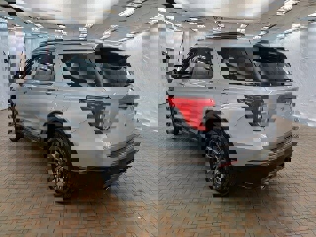 Certified 2021 Ford Explorer XLT w/ Equipment Group 202A image 5