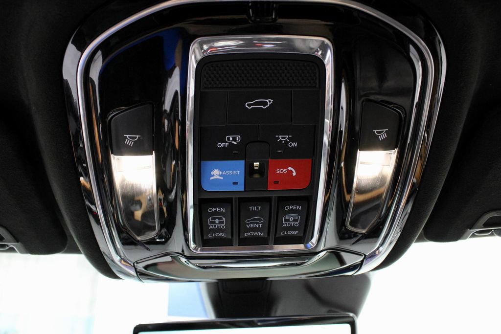 Used 2024 Jeep Grand Cherokee Summit AWD/4WD image 36
