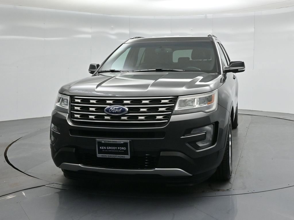 Certified 2017 Ford Explorer XLT w/ Equipment Group 202A image 58