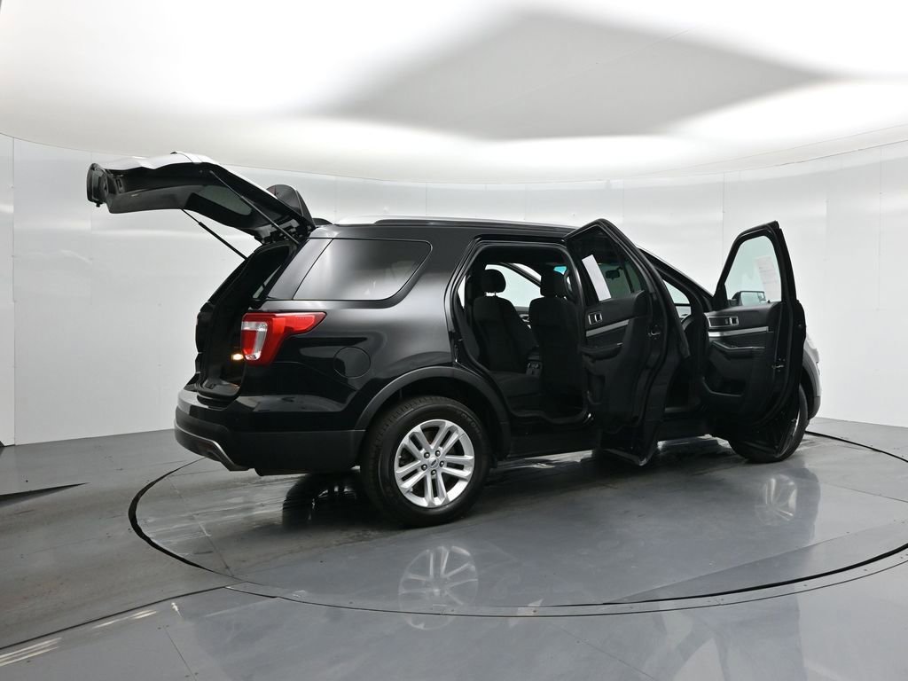 Certified 2017 Ford Explorer XLT image 35