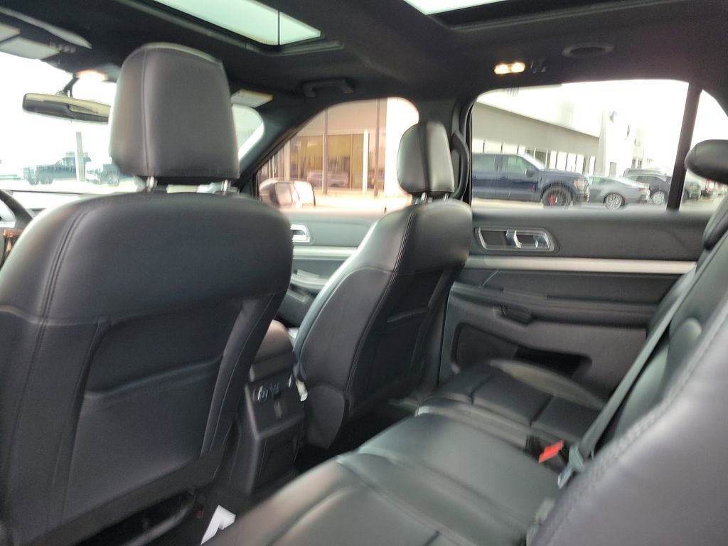 Certified 2019 Ford Explorer XLT w/ Equipment Group 202A AWD/4WD image 16