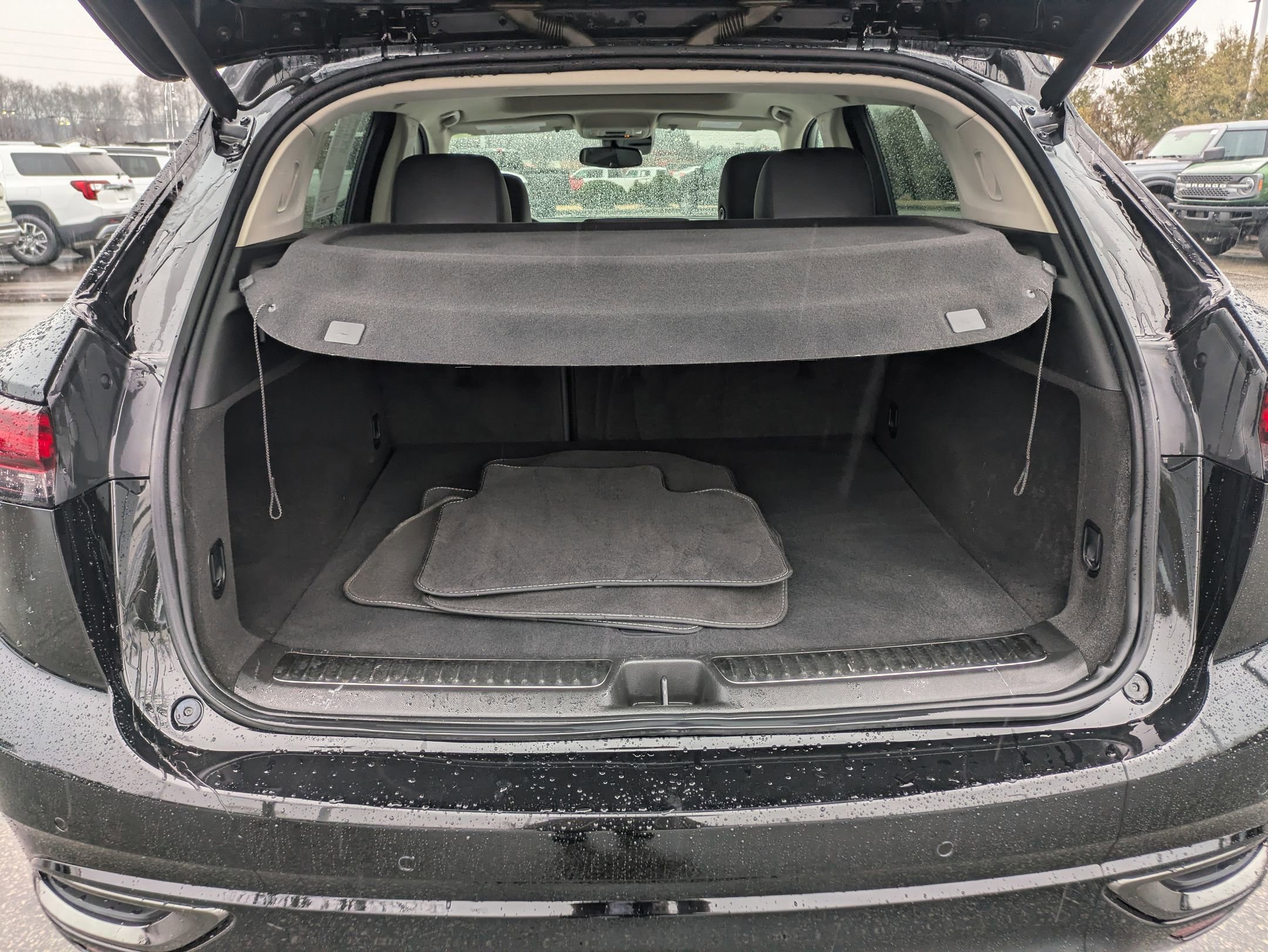 Used 2021 Buick Envision Essence w/ Technology Package I image 32