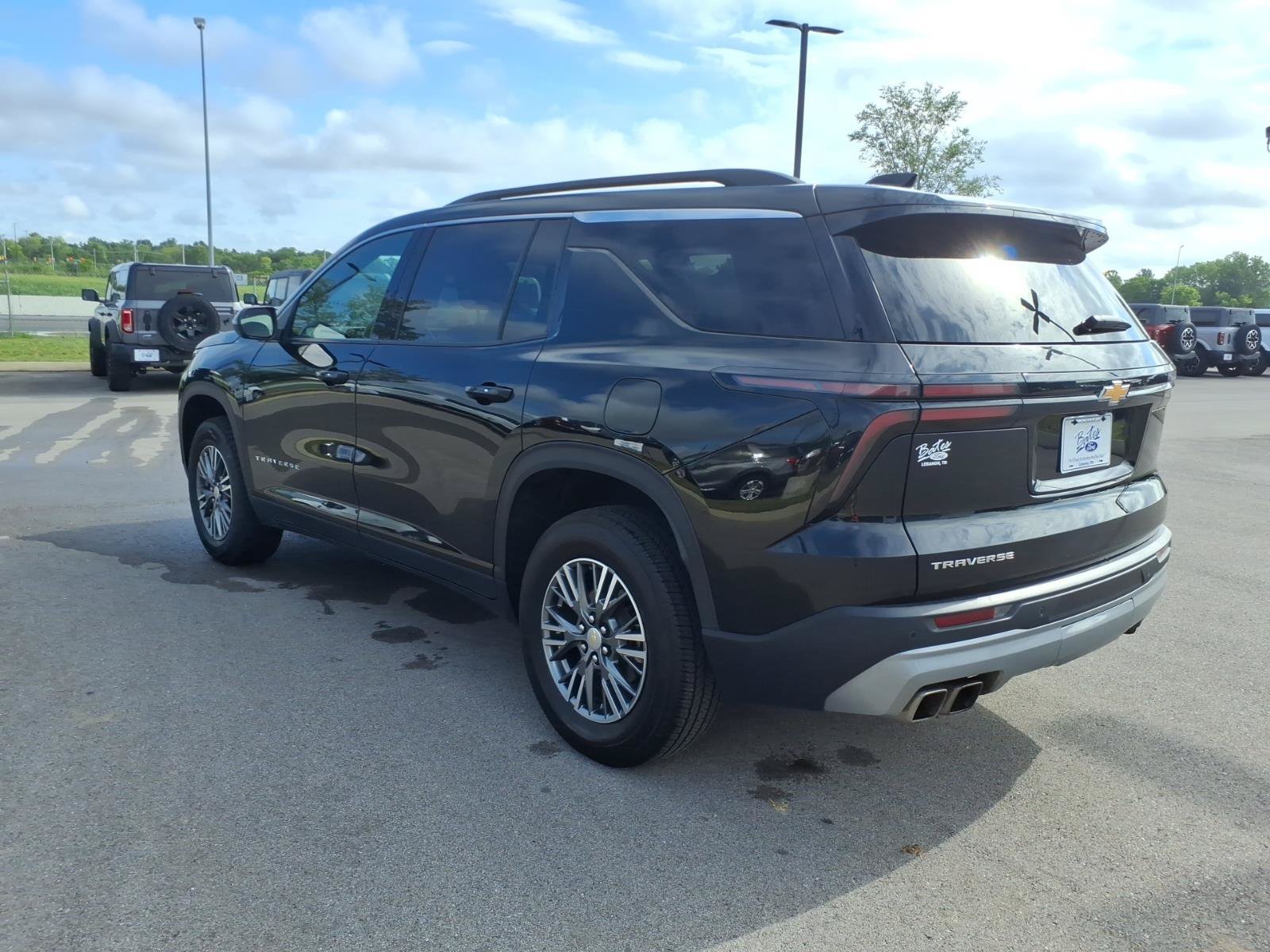 Used 2025 Chevrolet Traverse LT FWD image 5