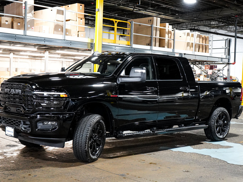 Used 2025 RAM 2500 Laramie AWD/4WD image 4