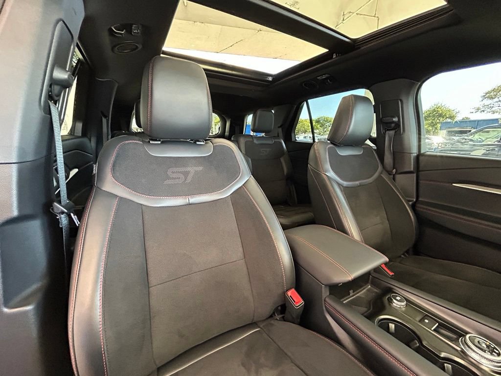 Certified 2025 Ford Explorer ST AWD/4WD image 30
