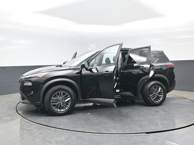 Used 2023 Nissan Rogue S AWD/4WD image 27