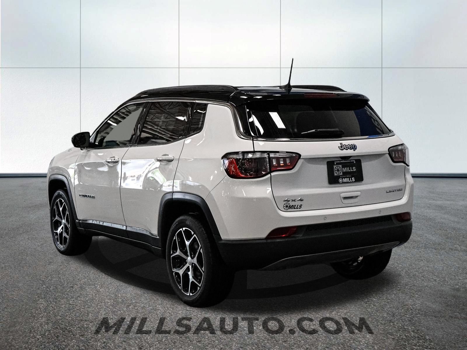 Used 2024 Jeep Compass Limited AWD/4WD image 5
