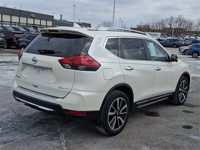 Used 2017 Nissan Rogue SL w/ SL Premium Package image 4