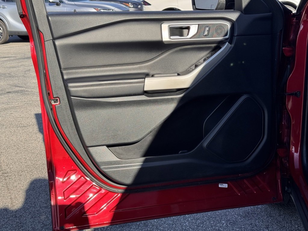 Certified 2022 Ford Explorer XLT w/ Equipment Group 202A image 16