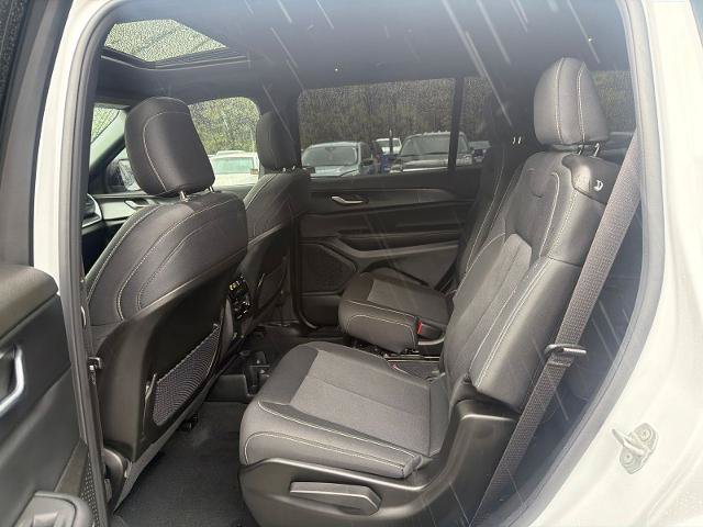 Used 2025 Jeep Grand Cherokee L Laredo AWD/4WD image 7