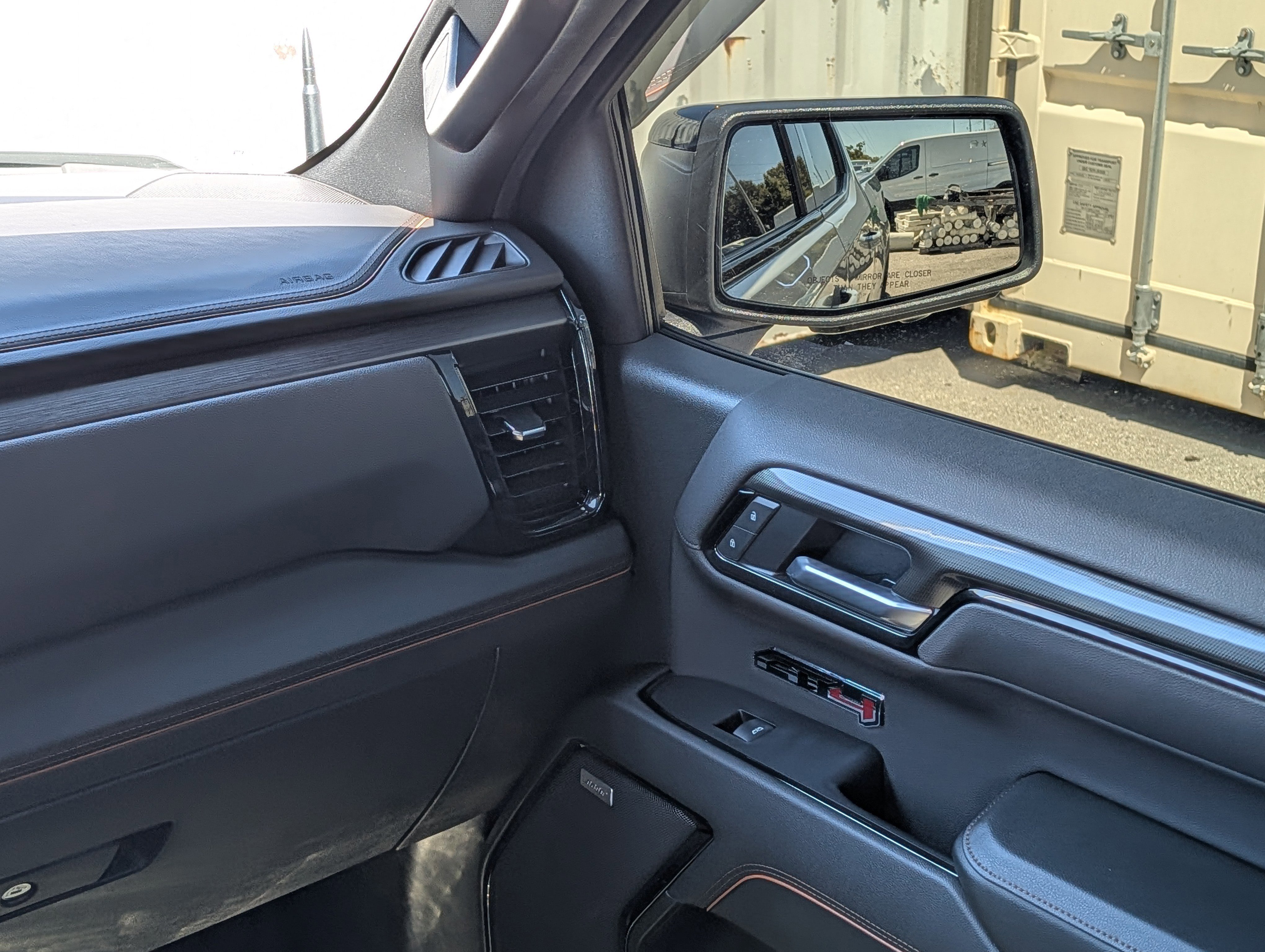 Used 2025 GMC Sierra 1500 AT4 w/ AT4 Premium Package image 28