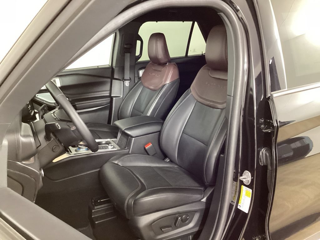 Certified 2023 Ford Explorer Platinum w/ Technology Package AWD/4WD image 31