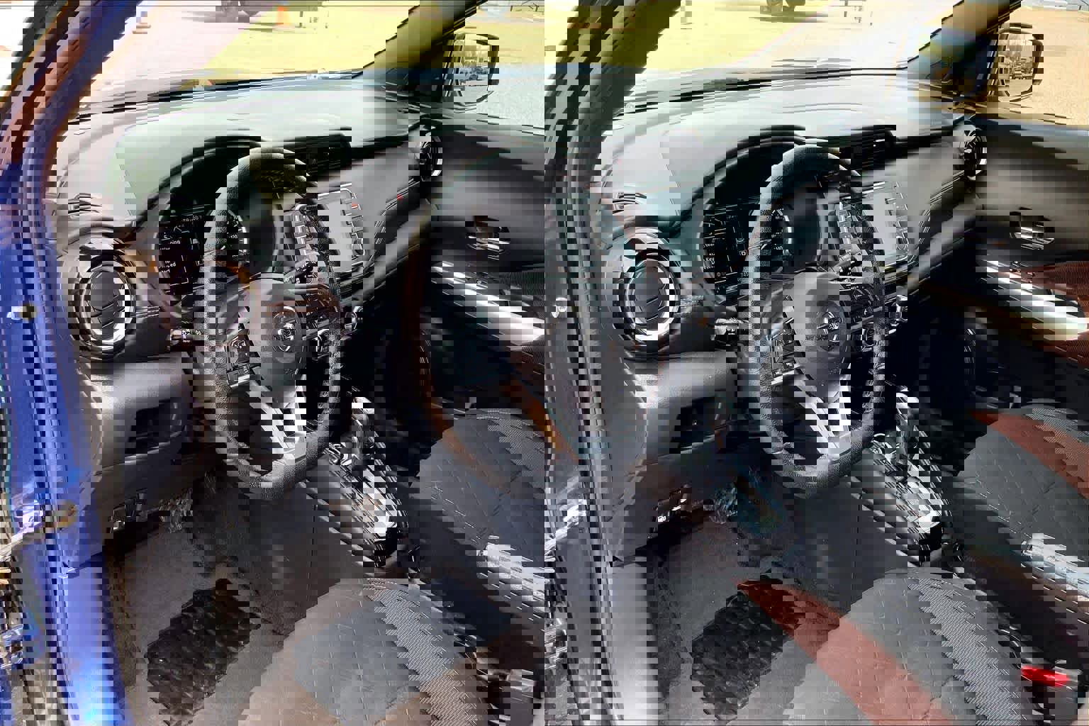 Used 2020 Nissan Kicks SR image 18