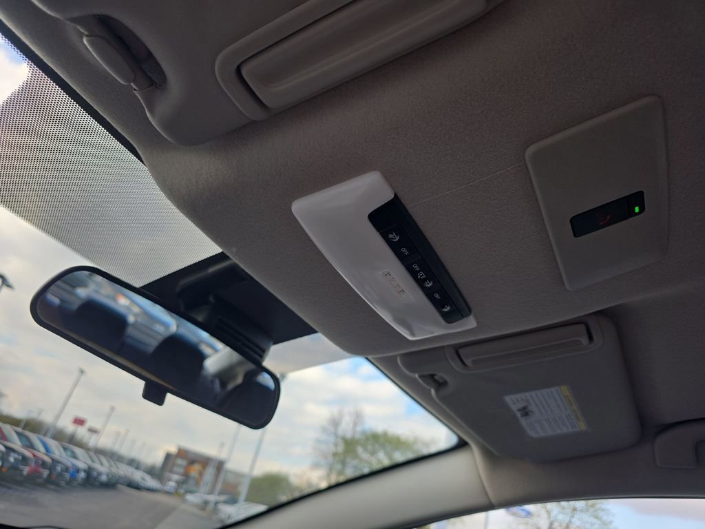 Used 2024 Nissan Versa SR w/ Trunk Package image 31