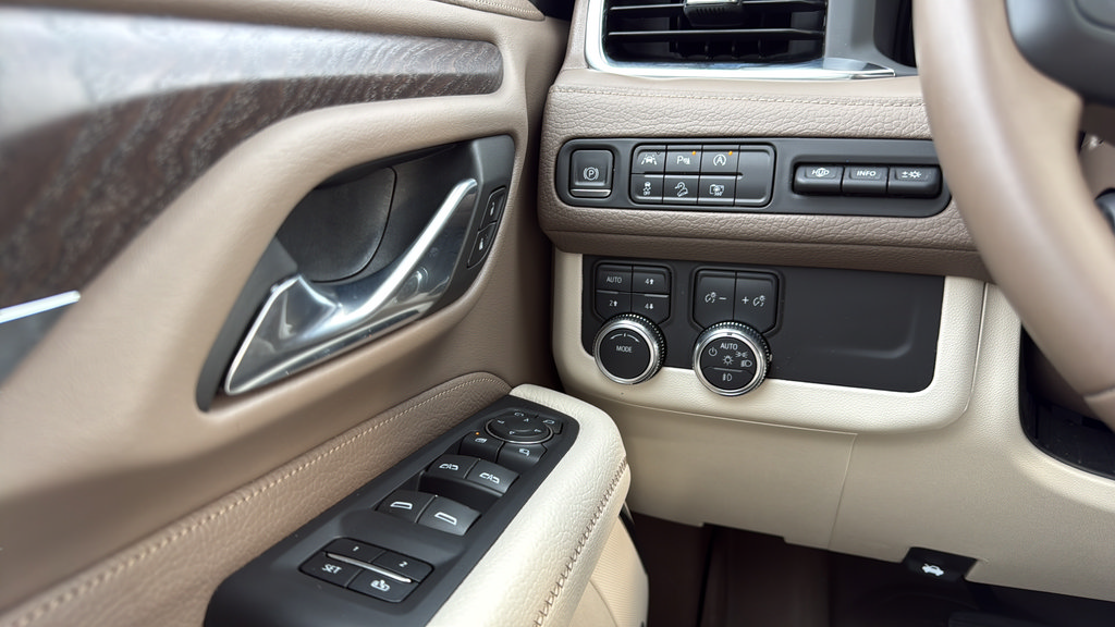 Used 2023 GMC Yukon Denali AWD/4WD image 25