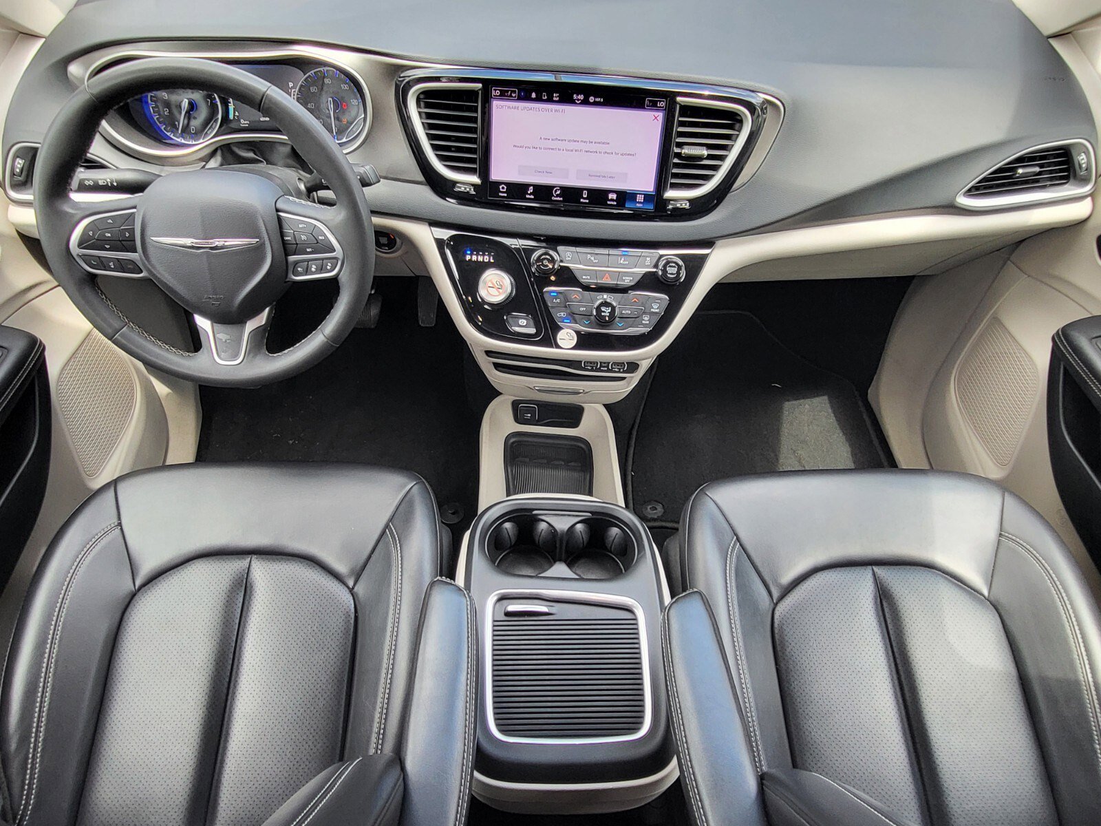 Used 2023 Chrysler Pacifica Touring-L FWD image 13