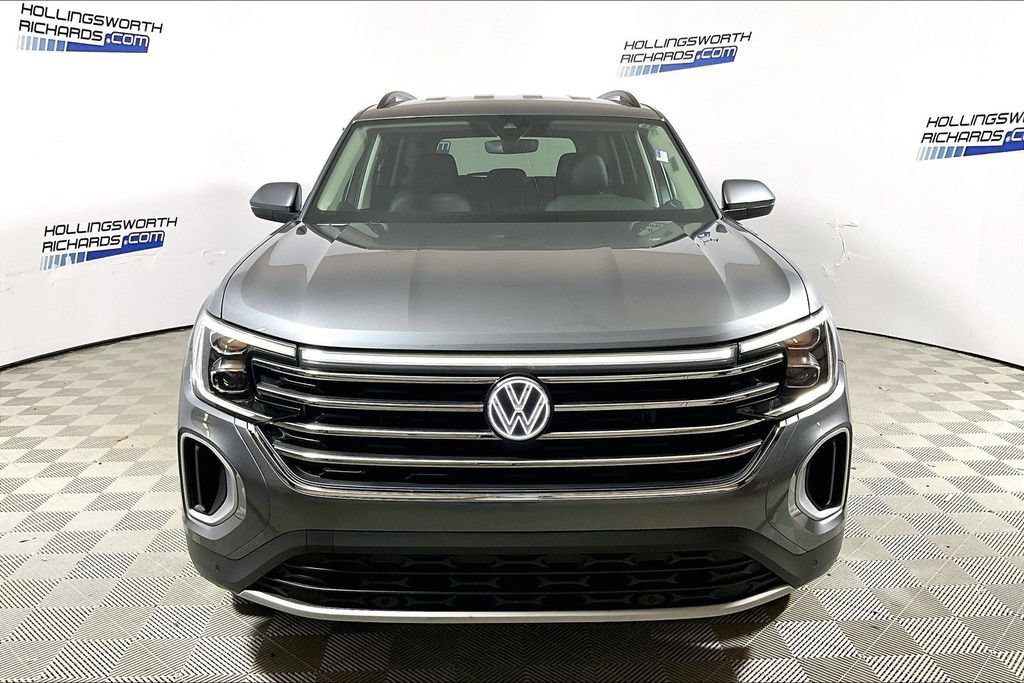 Used 2025 Volkswagen Atlas SE FWD image 2