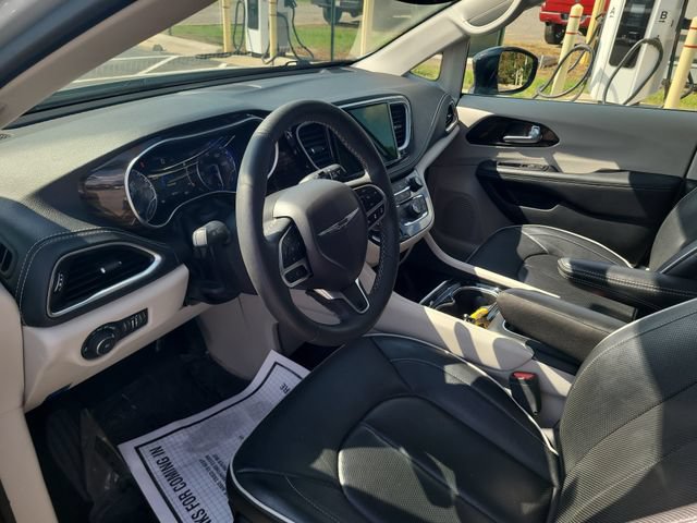 Used 2024 Chrysler Pacifica Limited FWD image 9